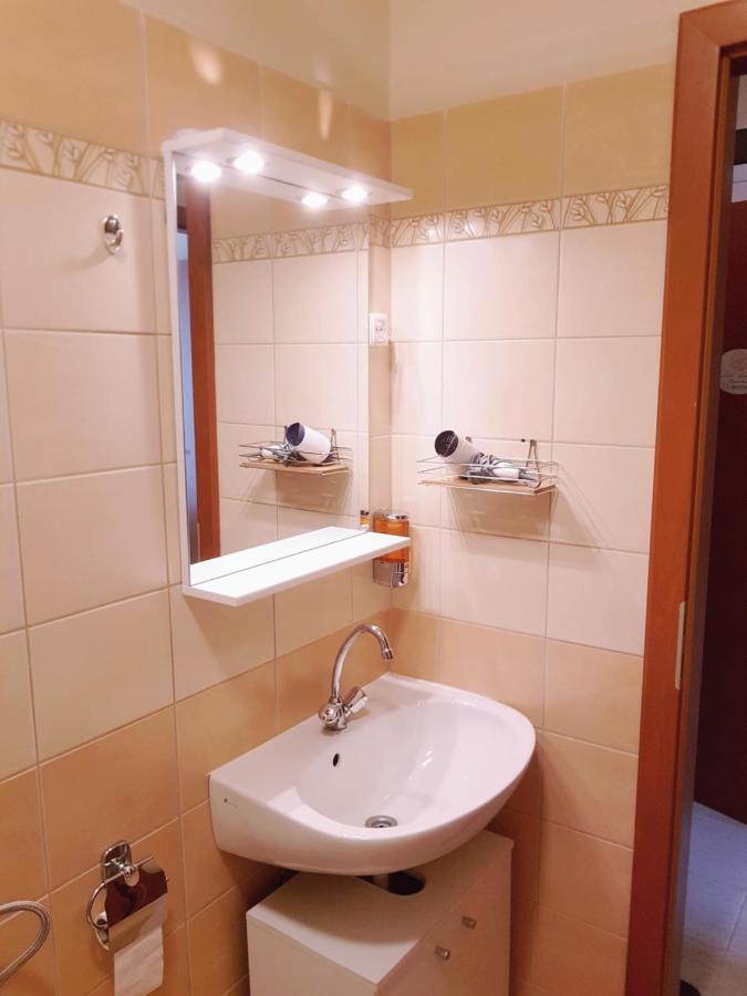 Lola Studio Apartman Hajduszoboszlo Exterior photo