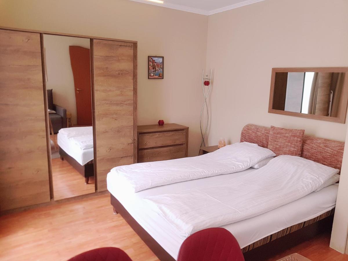 Lola Studio Apartman Hajduszoboszlo Exterior photo
